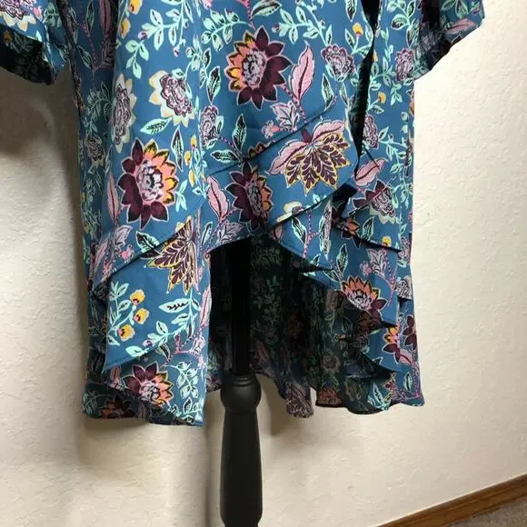 Torrid Midnight floral blue purple wrap front tunic top size 4 or 4X NWT - Picture 6 of 16